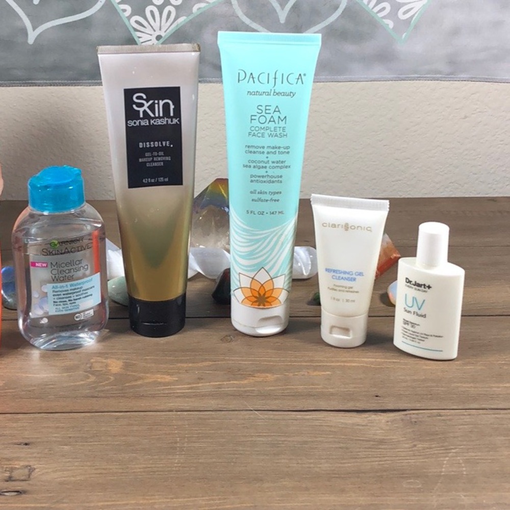 Skincare cleanser and suncare sunscreen bundle
